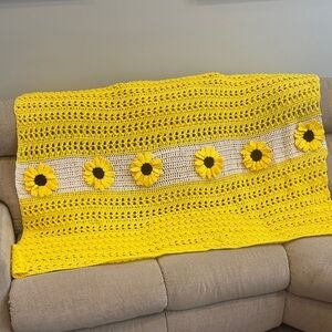 🌻48” by 64” Sunflower Crochet Blanket - Yellow and Cream- Beautiful!!!!